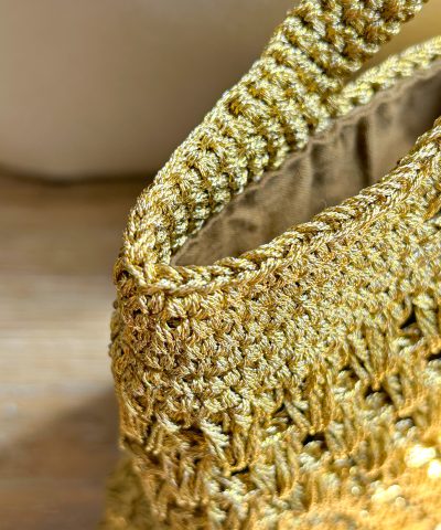Bolso dorado crochet